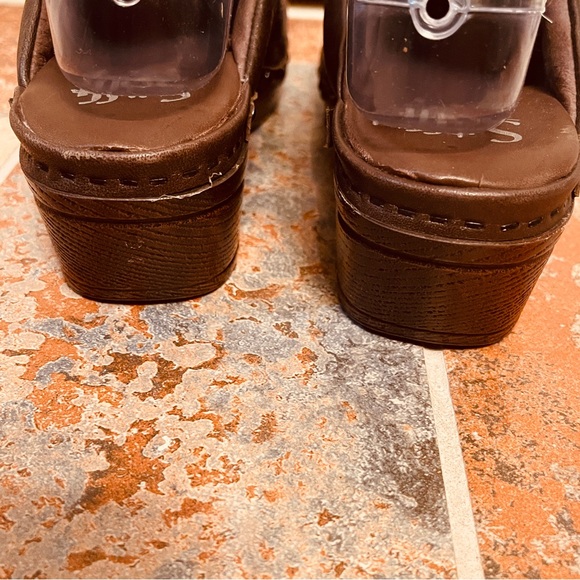 🎁Fabulous Sofft Plaid Woolen Clogs! - Picture 5 of 16